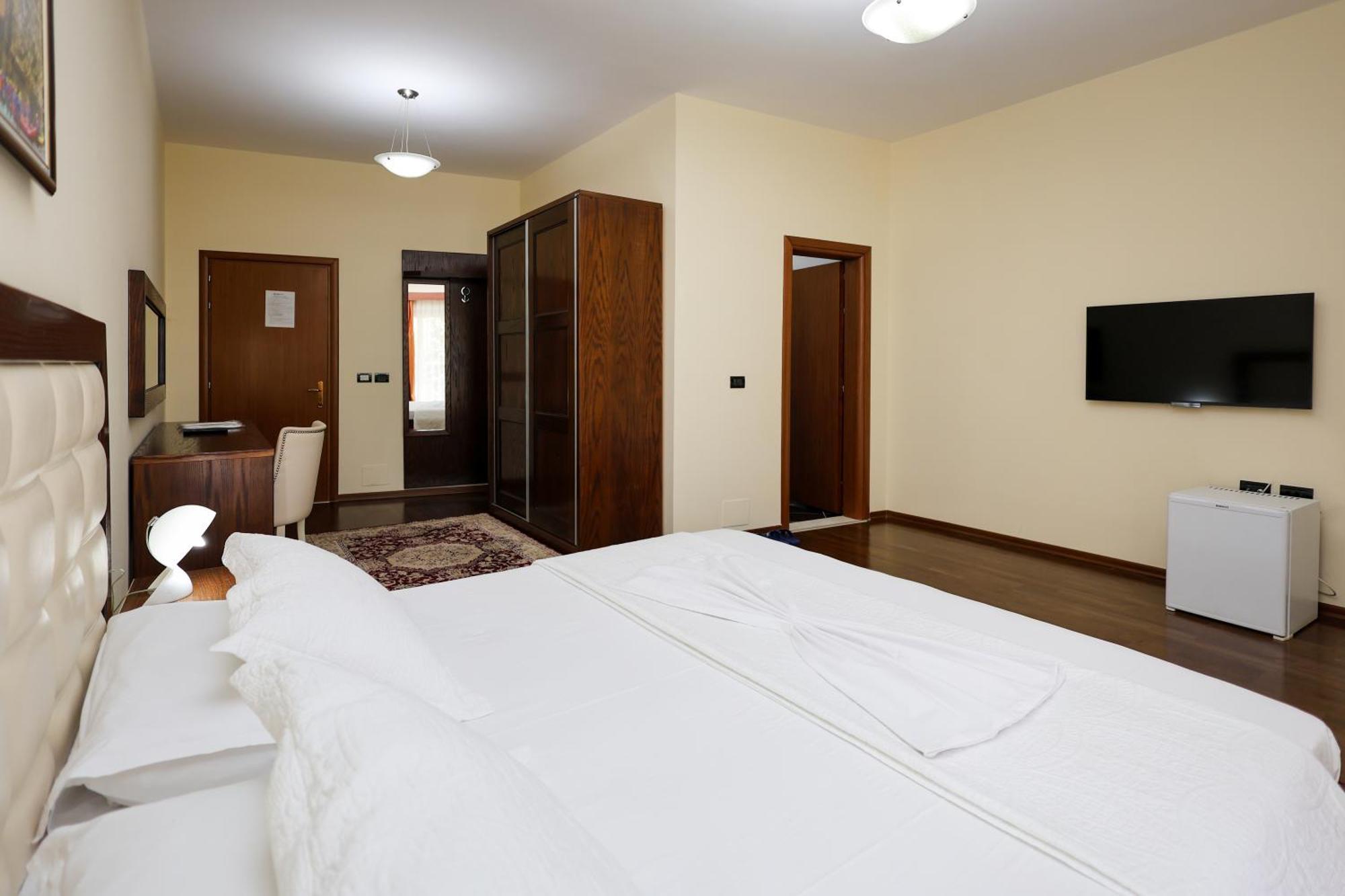 Hotel Kanione Cerenisht Eksteriør billede