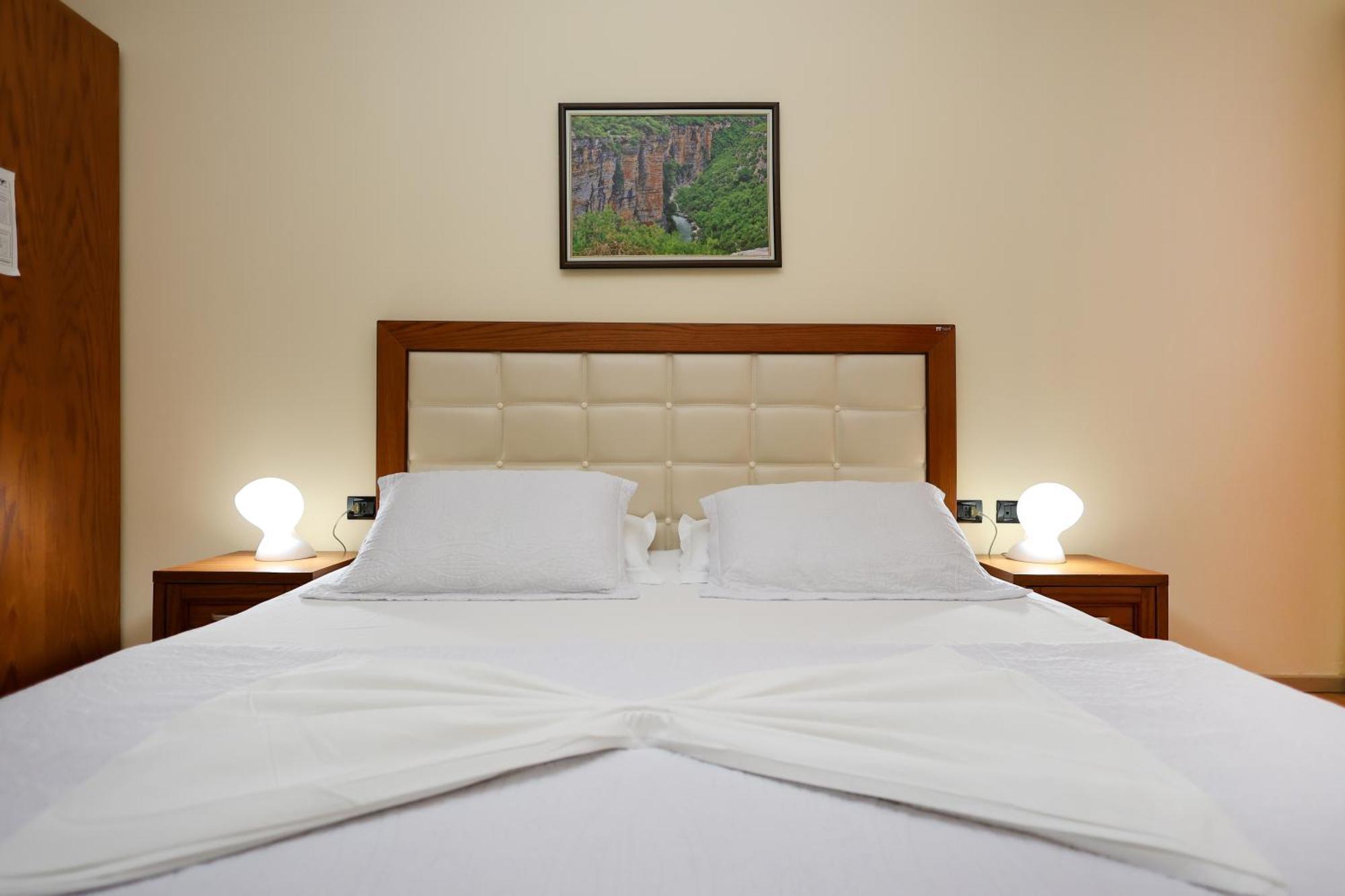 Hotel Kanione Cerenisht Eksteriør billede